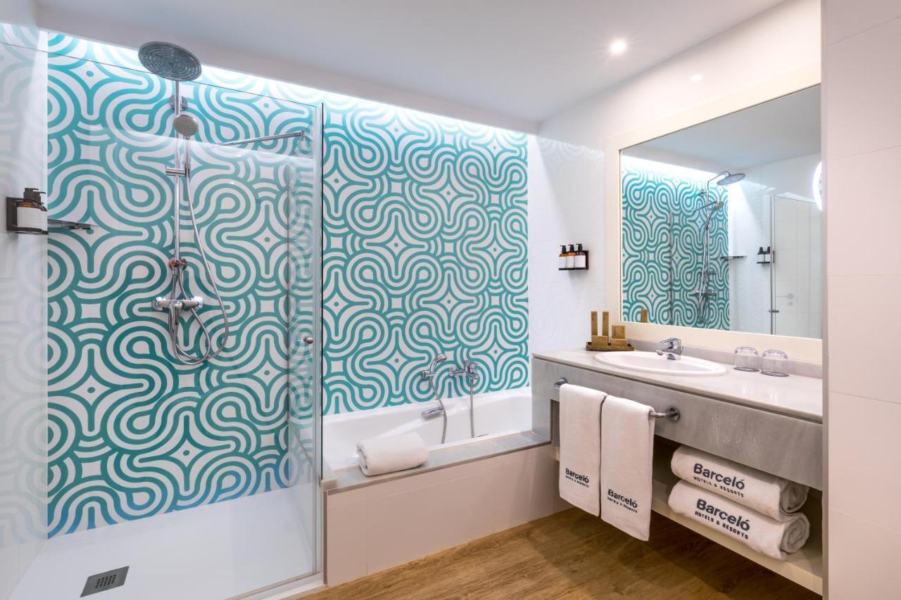 Habitación Doble Superior con vistas laterales al mar (2 adultos + 2 niños) - 1 o 2 camas
